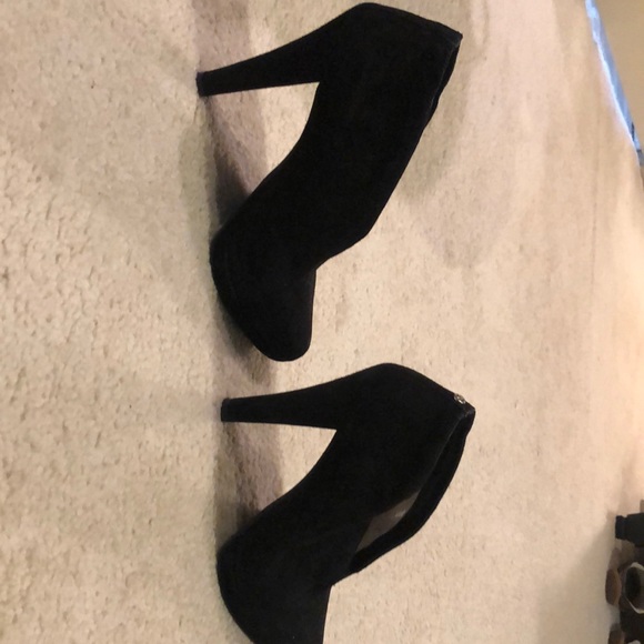 Suede Booties / near perfect condition - Picture 4 of 5